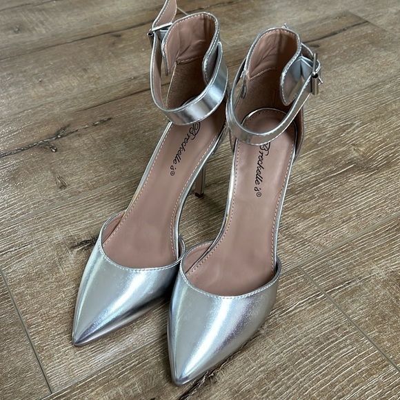Silver pointy high heels - Picture 6 of 9